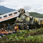 Brutal choque de trenes en Indonesia deja múltiples personas lesionadas Foto: Choque de dos trenes deja varios heridos en Indonesia /Cortesía