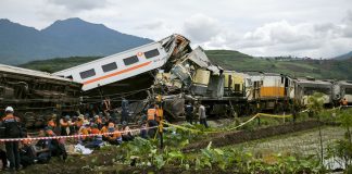 Foto: Choque de dos trenes deja varios heridos en Indonesia /Cortesía