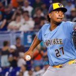 Relevo efectivo de Carlos Rodríguez ante Tigers pese al batazo largo milwaukee, brewers, carlos, rodríguez,