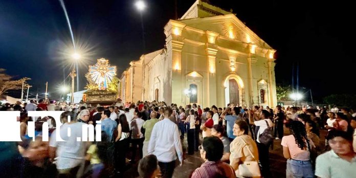 Foto: Feligreses de León celebran con fervor/TN8