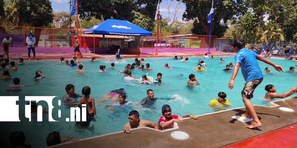 Foto: Piscinas de Xilonem llenas de familias en Semana Santa/TN8