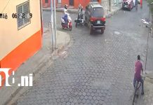 Motorizados «la vieron pálida» al ser embestidos por una camioneta en Chinandega Foto: Escapan de la muerte en calle de Chinandega (VIDEO) /TN8