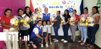 Foto: Paquetes alimenticios a madres de partos múltiples en Granada /TN8