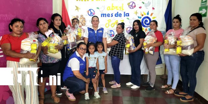 Foto: Paquetes alimenticios a madres de partos múltiples en Granada /TN8