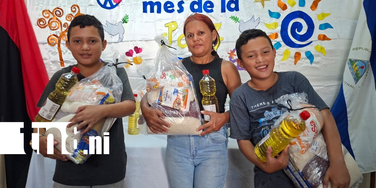 Foto: Paquetes alimenticios a madres de partos múltiples en Granada /TN8