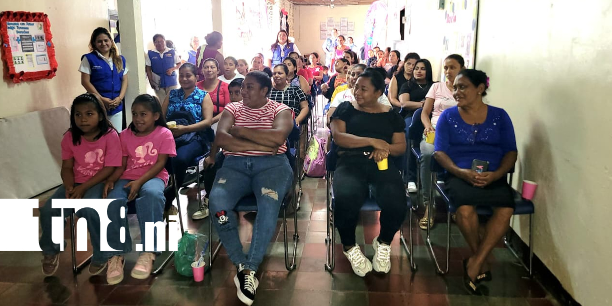 Foto: Paquetes alimenticios a madres de partos múltiples en Granada /TN8