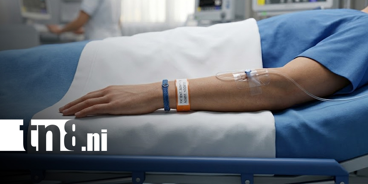 Foto: Adolescente en una camilla de hospital