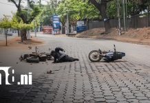 VIDEO: Tres lesionados tras fuerte colisión entre motocicletas en Managua Foto: Fuerte accidente entre motos en Managua / TN8