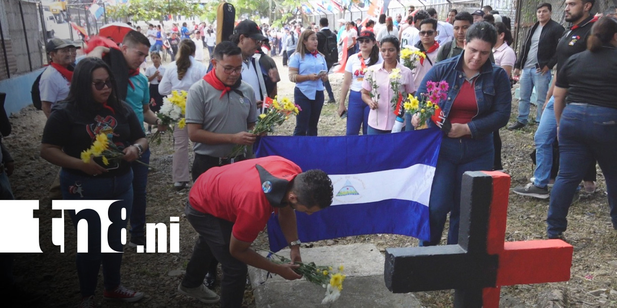 Foto: Ofrenda flora para héroes y mártires en Estelí / TN8