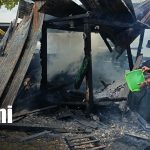 Foto: Incendio en una vivienda del barrio Fátima, en Bluefields / TN8