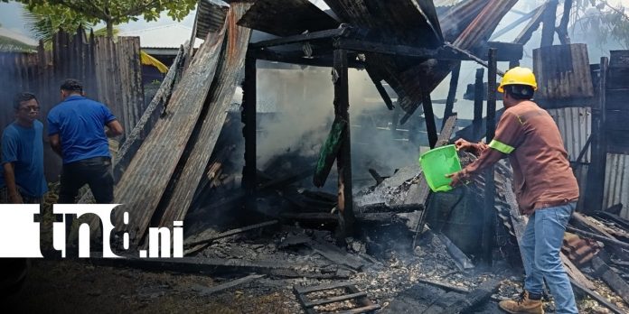 Foto: Incendio en una vivienda del barrio Fátima, en Bluefields / TN8 Foto: Incendio en una vivienda del barrio Fátima, en Bluefields / TN8