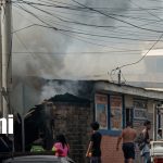 Foto: Incendio en una vivienda del barrio La Esperanza, en Managua / TN8