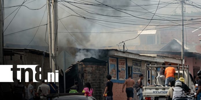 Foto: Incendio en una vivienda del barrio La Esperanza, en Managua / TN8