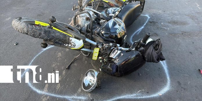 Foto: Colisión entre motocicletas en la salida de Juigalpa hacia Managua /TN8