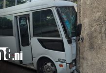 Foto: Accidente con microbús en Batahola, Managua / TN8