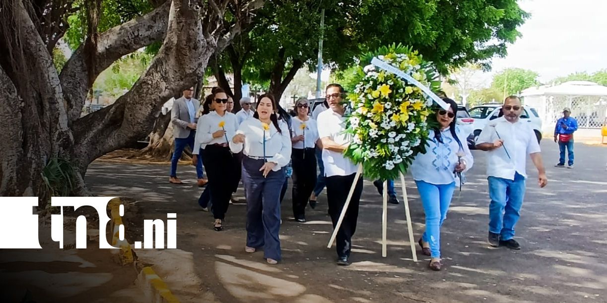 Foto: Homenaje a profesora Josefa Toledo de Aguerri / TN8