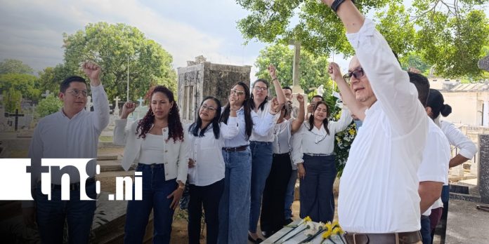 Foto: Homenaje a profesora Josefa Toledo de Aguerri / TN8