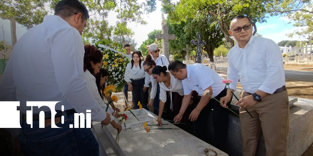 Foto: Homenaje a profesora Josefa Toledo de Aguerri / TN8
