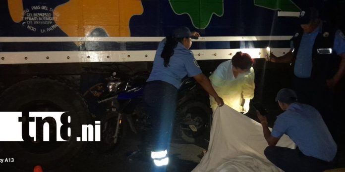 Foto: Motociclista pierde la vida tras violento choque en Chontales /TN8 Foto: Motociclista pierde la vida tras violento choque en Chontales /TN8