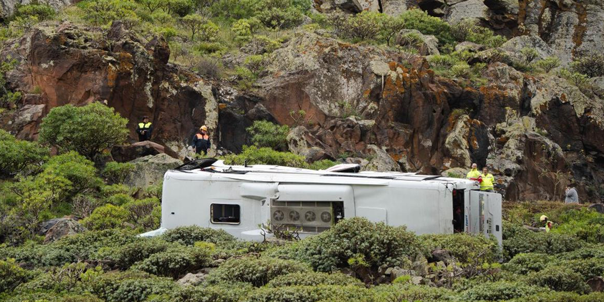 Foto: Autobús se precipita por un barranco en Canarias /Cortesía