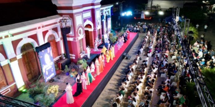 Foto: Granada rinde homenaje a Fernando Fuentes con pasarela llena de arte y memoria /Cortesía
