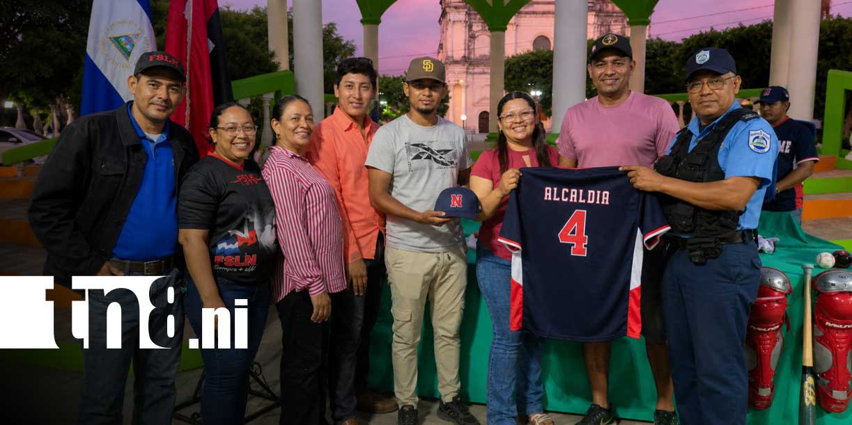 Foto: Béisbol: Nandaime entrega uniformes a selección Mayor A/TN8