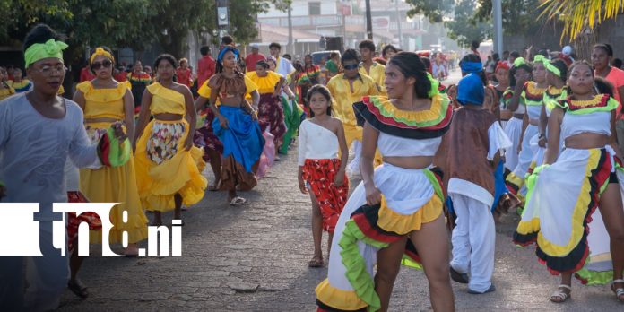 Foto: Bilwi da la bienvenida al mes de la fertilidad con vibrante Carnaval del May Pole/TN8