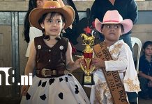 La Libertad celebró colorido desfile de Caballito de Palo en sus fiestas tradicionales Foto: La Libertad celebró colorido desfile de Caballito de Palo en sus fiestas tradicionales/TN8