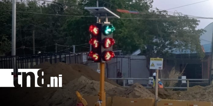 Foto: Instalan semáforos solares en Managua para agilizar el tránsito/TN8