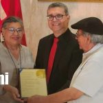 Foto: Roger Pérez de la Rocha y Teatro Guachipilín reciben máximo reconocimiento a la creatividad/TN8