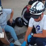 Accidente entre microbús y motocicleta deja dos lesionados frente a la Colgate en Estelí Foto: Microbús invade carril y provoca accidente con motocicleta en Estelí/TN8