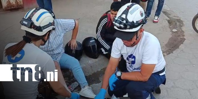 Foto: Microbús invade carril y provoca accidente con motocicleta en Estelí/TN8