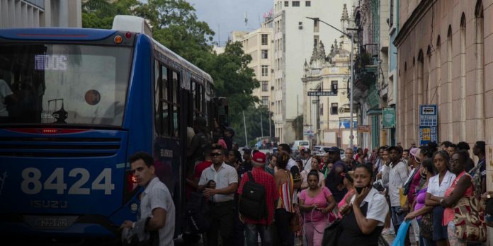 Foto: Colapsa el transporte en Cuba /cortesía Foto: Colapsa el transporte en Cuba /cortesía