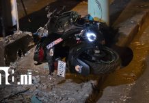 Motociclista resulta lesionado tras impactar contra objeto fijo en Bolonia, Managua Foto: Motociclista resulta lesionado tras impactar contra objeto fijo en Bolonia, Managua/TN8