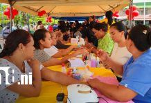 Belleza con propósito: Rivas homenajea a las madres con amor y alegría Foto:Estudiantes de belleza consienten a madres en Rivas/TN8