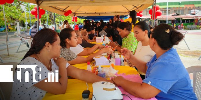 Foto:Estudiantes de belleza consienten a madres en Rivas/TN8 Foto:Estudiantes de belleza consienten a madres en Rivas/TN8