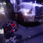 Motorizado termina con graves lesiones tras ser impactado por una rastra, en Managua Foto: Motorizado termina con graves lesiones tras ser impactado por una rastra, en Managua/TN8