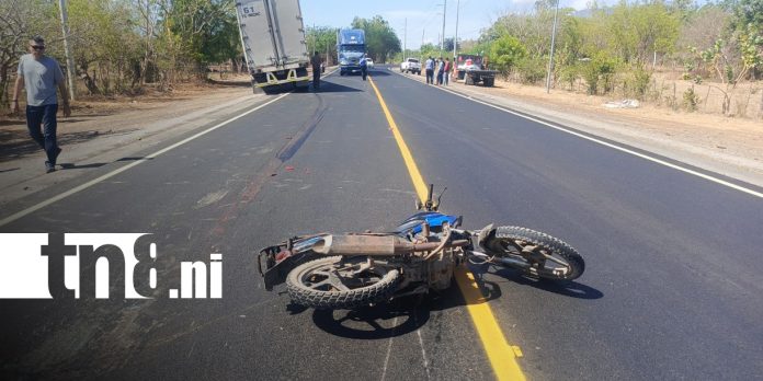 Foto: Adolescente queda grave tras brutal accidente en Rotonda Malpaisillo/TN8 Foto: Adolescente queda grave tras brutal accidente en Rotonda Malpaisillo/TN8