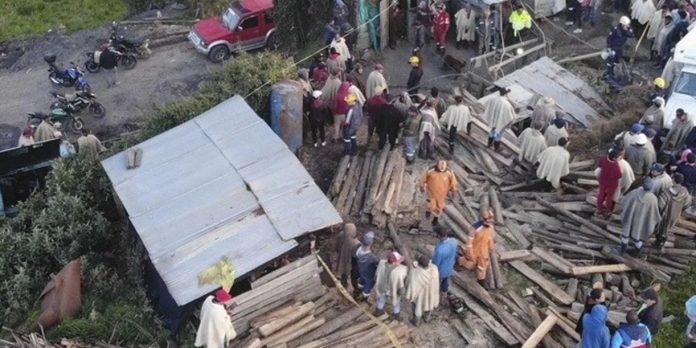 1 Foto: 12 mineros atrapados en Colombia/ Cortesía
