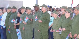 Foto: Díaz-Canel y miles de cubanos cierran filas junto a Raúl Castro /Cortesía