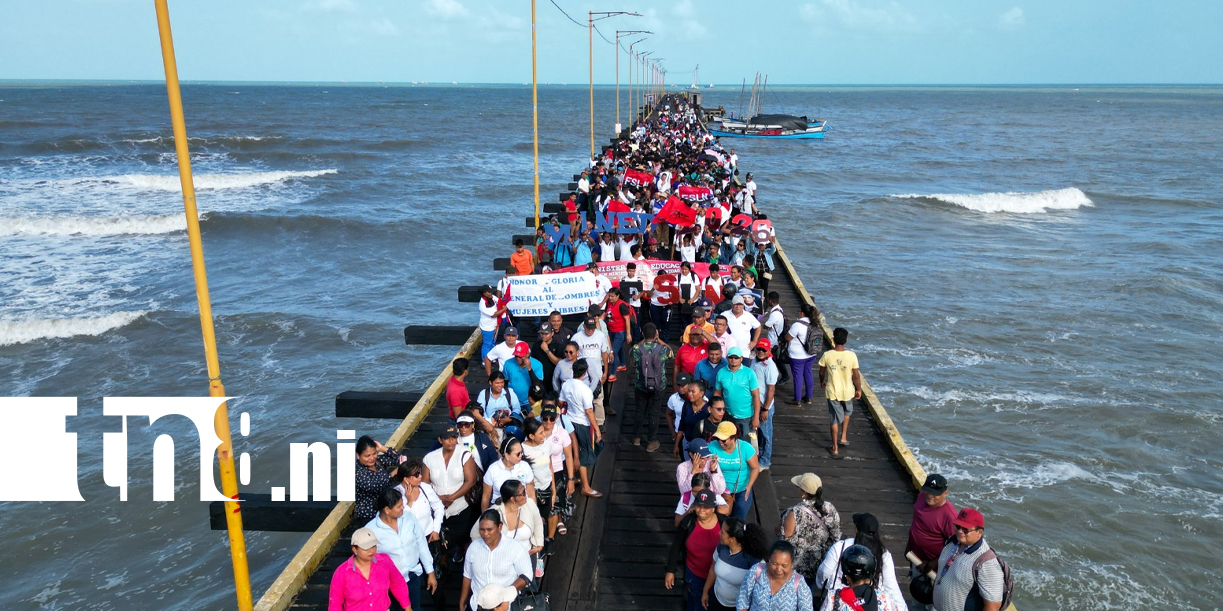 Foto: Patriótica caminata en Bilwi recuerda la lucha de Sandino /TN8