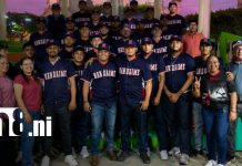 Nandaime entrega uniformes oficiales a su selección para el Campeonato Nacional de Béisbol Mayor “A” Eduardo Green Sinclair Foto: Béisbol: Nandaime entrega uniformes a selección Mayor A/TN8