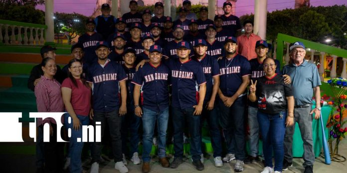 Foto: Béisbol: Nandaime entrega uniformes a selección Mayor A/TN8