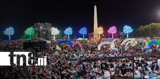 Foto: Vigilia reúne a miles de familias por aniversario de Iglesia Ríos de Agua Viva y Radio Maranatha/TN8