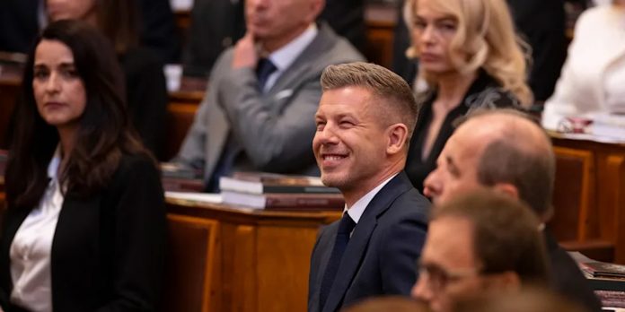 Foto: Péter Magyar asume como nuevo primer ministro de Hungría / Cortesía