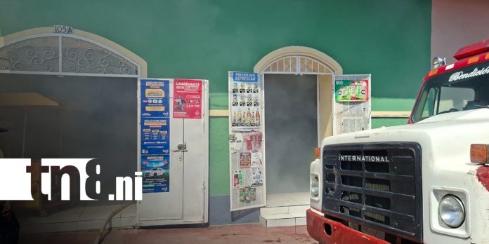 Foto: Incendio afecta viviendas de dos hermanas en el sector de Obispo Ulloa en Granada/TN8