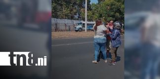 Foto: Pelea entre motociclistas y taxista en carretera a Masaya/TN8