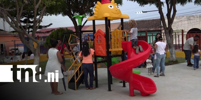 2 Foto: Familias celebran entrega de mejoras en el Parque Central de Nandaime/TN8