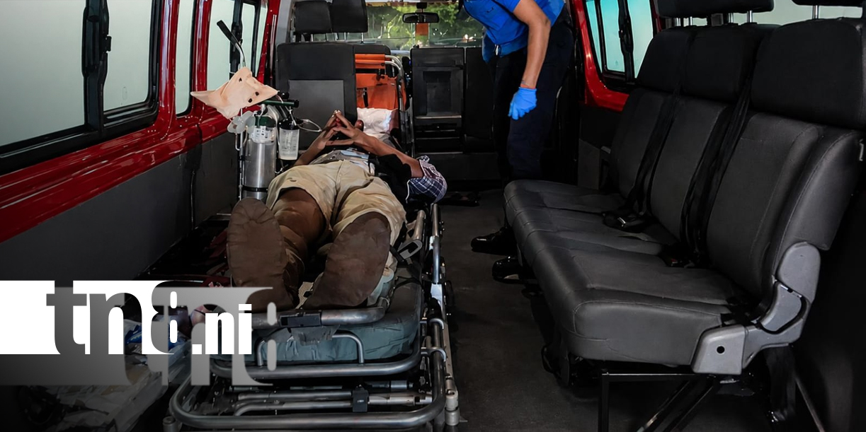 Foto: Motociclista gravemente lesionado tras impactar su moto contra un poste, en Managua/TN8