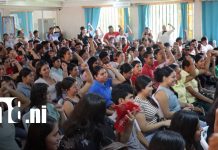 Entrega de becas fortalece la educación superior en el Caribe de Nicaragua Foto: Entregan becas a jóvenes de URACCAN y BICU en Caribe Norte/TN8